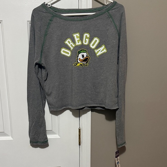 Box Seat Clothing Co Tops - Oregon Women's Gray Long Sleeve Crop Top size L